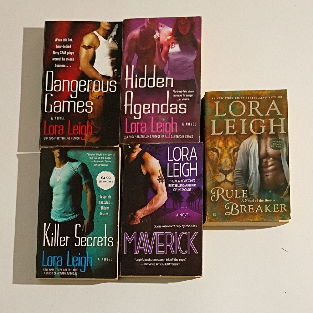 Lora Leigh.  The Sexy Seals Trilogy.  1 Novel Of The Breeds. 1 Elite Ops Book